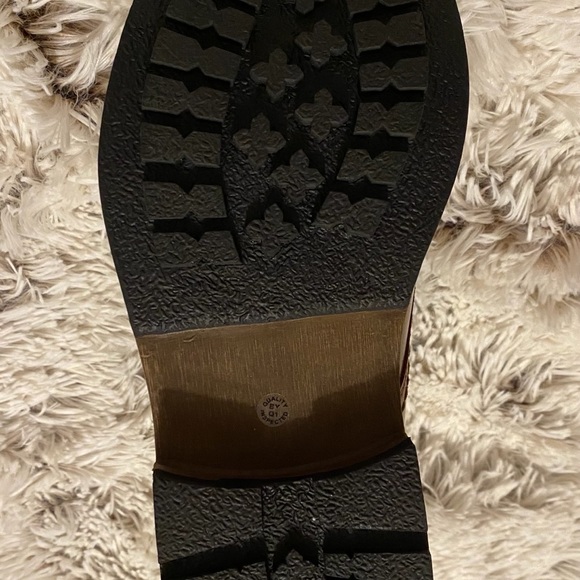 Shoes - Picture 4 of 6